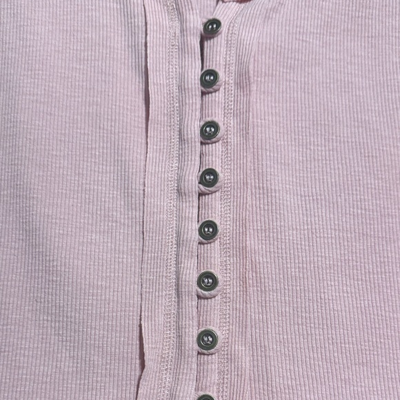 New In Pink Ribbed Button-Front crop - Picture 2 of 5